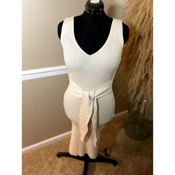 EMPOWA Anais Ribbed Beige Cream Nude Sleeveless V Neck Midi Dress One Size - Picture 2 of 6